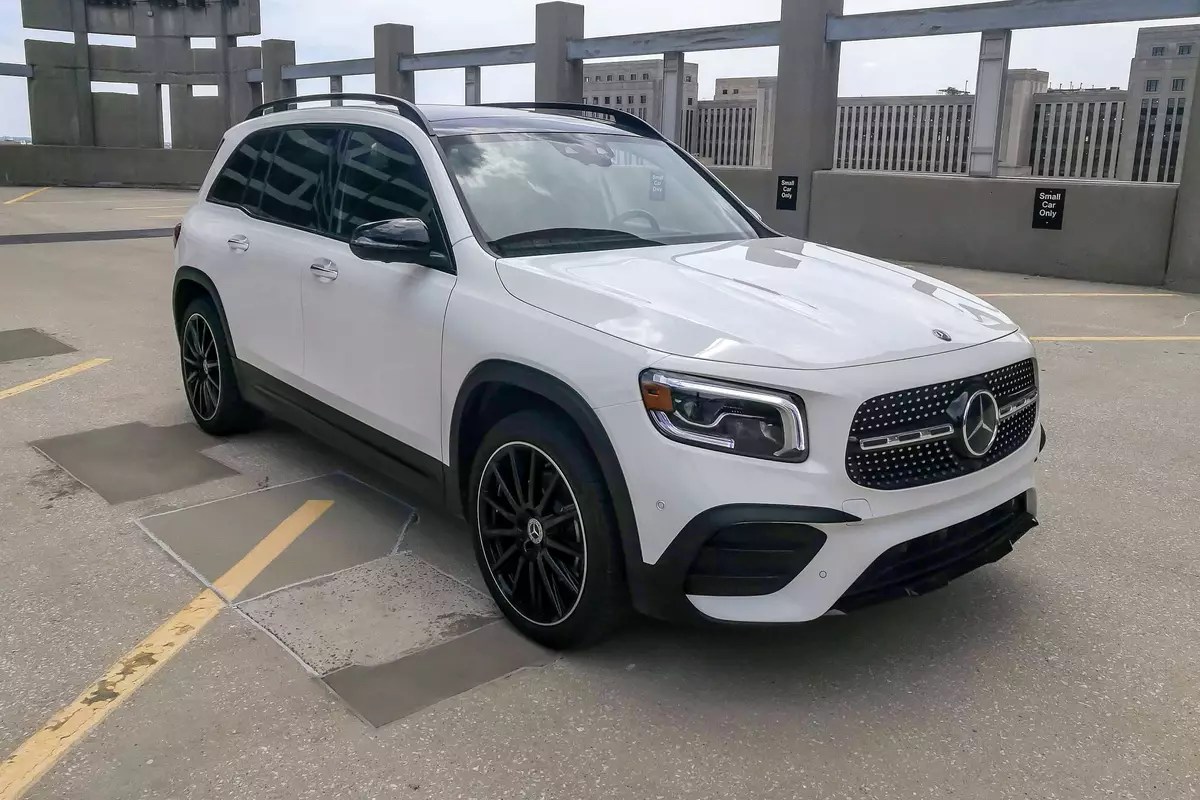 It's spacious, but the mbux infotainment system is too complex, and a stiff suspension setup means the glb is loud and uncomfortable on imperfect pavement. 2020 Mercedes Benz Glb 250 Specs Price Mpg Reviews Cars Com