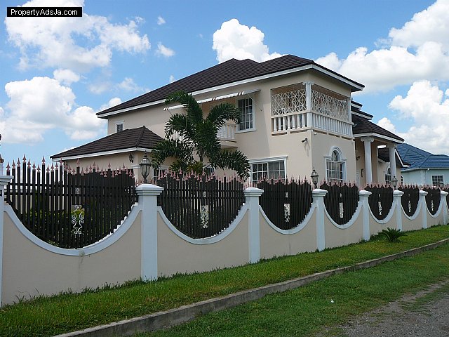 A regular style metal garage is the most economical option available and is great in areas that don’t experience heavy winds or lots of rain. House For Sale in MAY PEN CLARENDON JAMAICA WEST INDIES