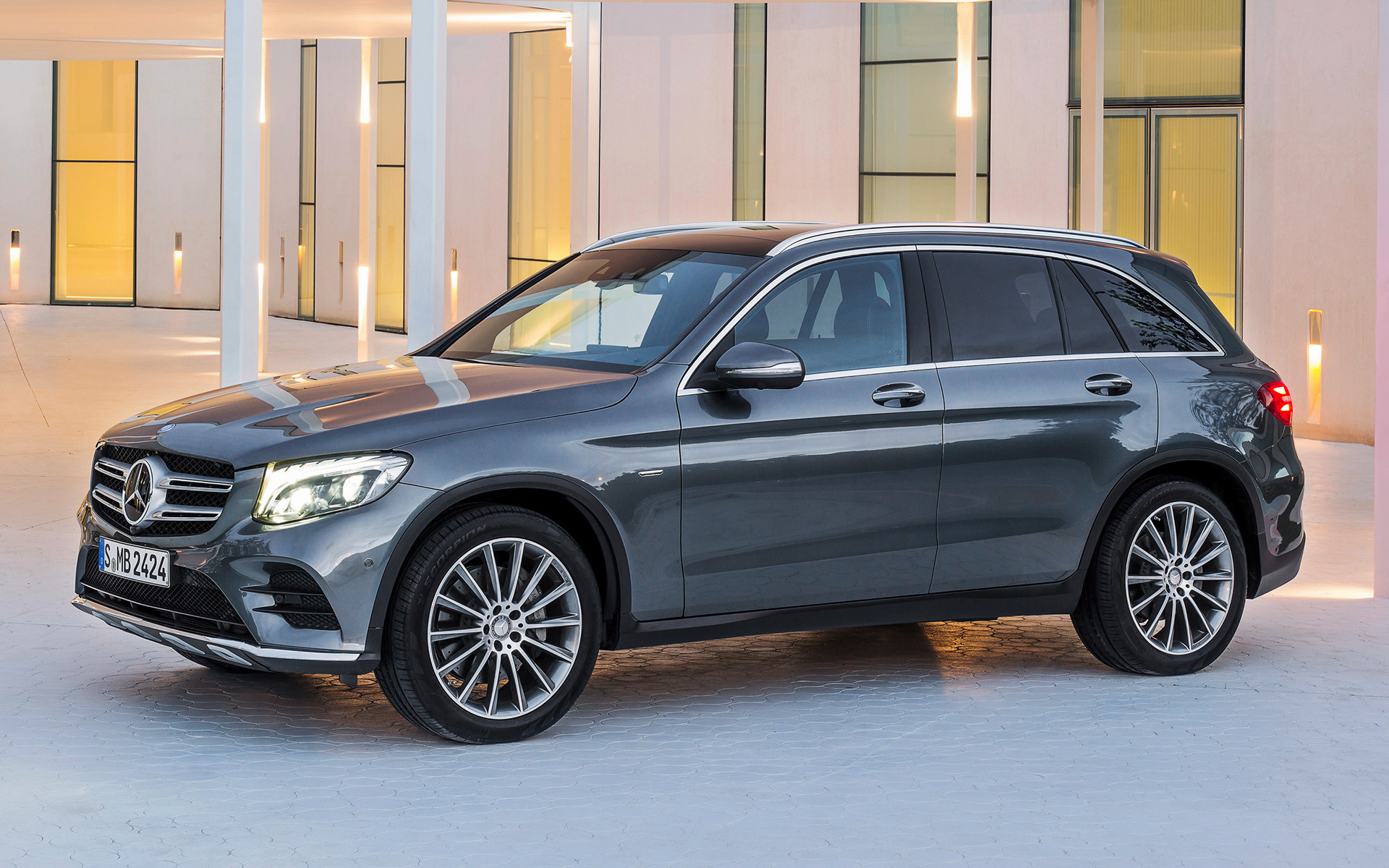 Glc 300 (suv only) glc 300 4matic ; 2015 Mercedes-Benz GLC-Class Plug-In Hybrid AMG Line - Wallpapers and