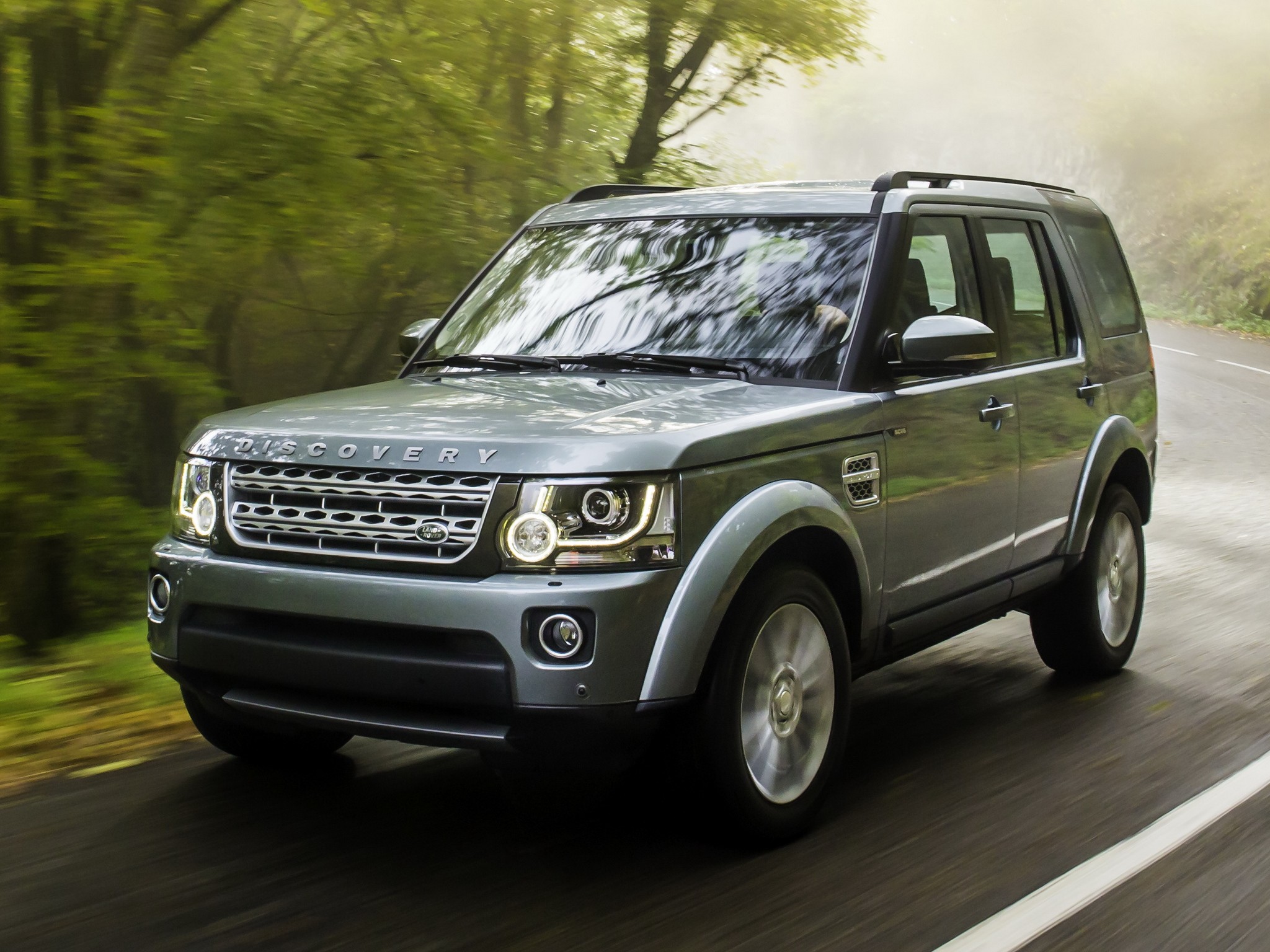 The land rover lr4 is a powerful performance suv and a 4x4 to conquer any terrain. LAND ROVER Discovery - LR4 specs - 2013, 2014, 2015, 2016