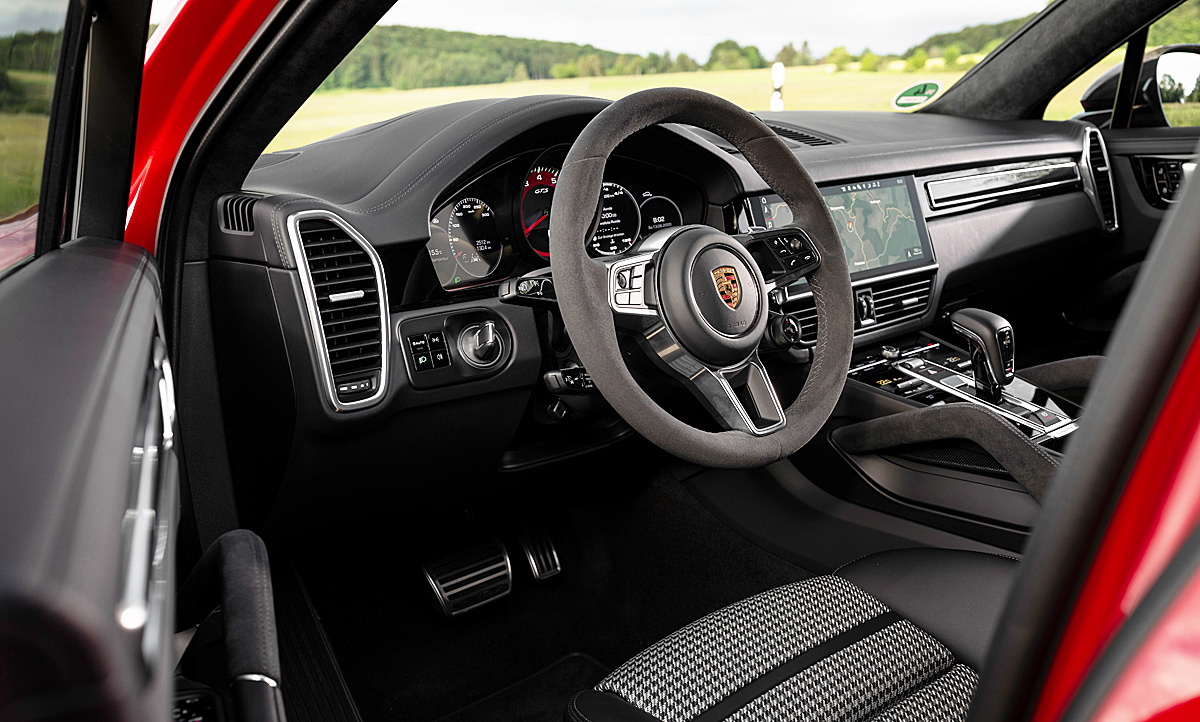 Inside, every cayenne is roomy and sturdily built, and . Neuer Porsche Cayenne Gts Coupe 2020 Testfahrt Autozeitung De