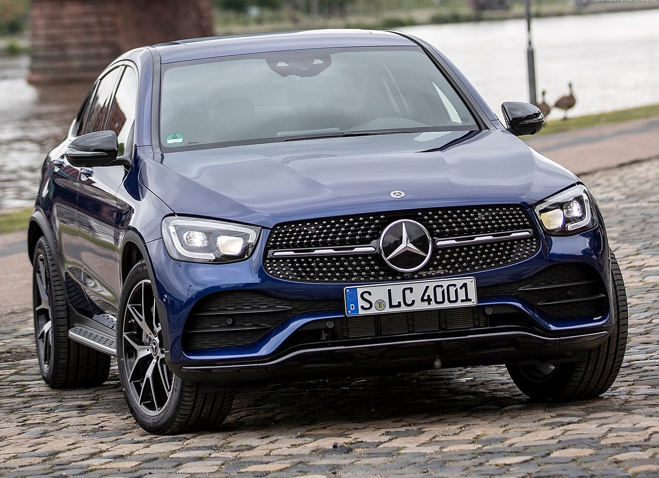 If you're shopping for a midsize premium suv, you'll want to consider them both. Gamma Mercedes 2020, nuova GLA e Classe S attese protagoniste
