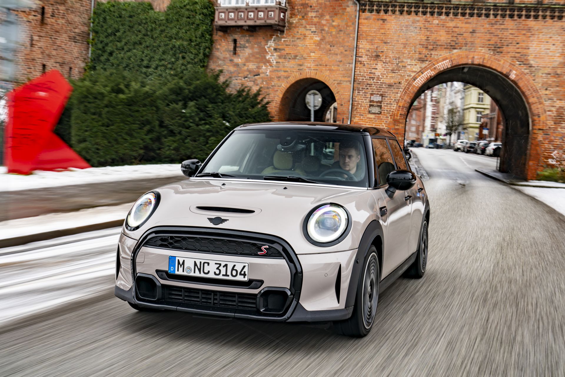 So i've always been a big fan of @mini usa and their cars, so i had to do a walk around of this car. New Mini 4 Door Hatch Will Go On Sale In March With Updated Looks