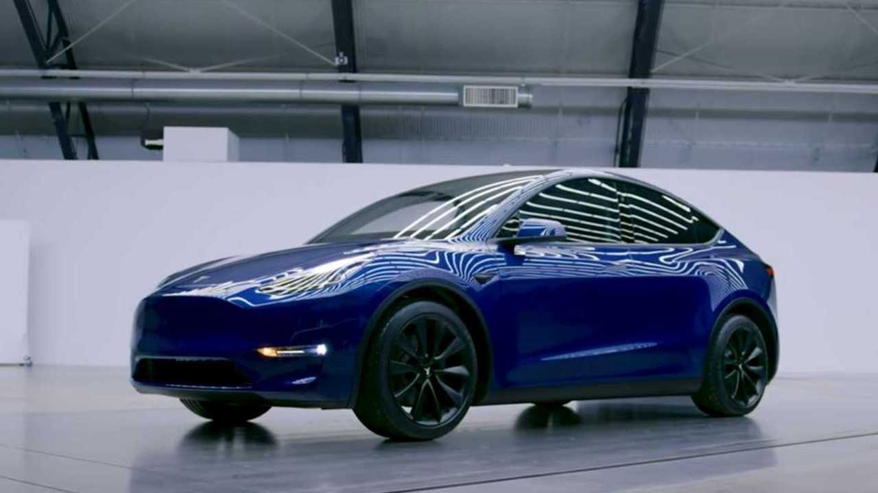 Sie sind auf der suche nach einem dynamischen elektroauto mit platz für die ganze familie? Tesla Model Y Analyzed, Compared To Model 3: Plus Battery Talk