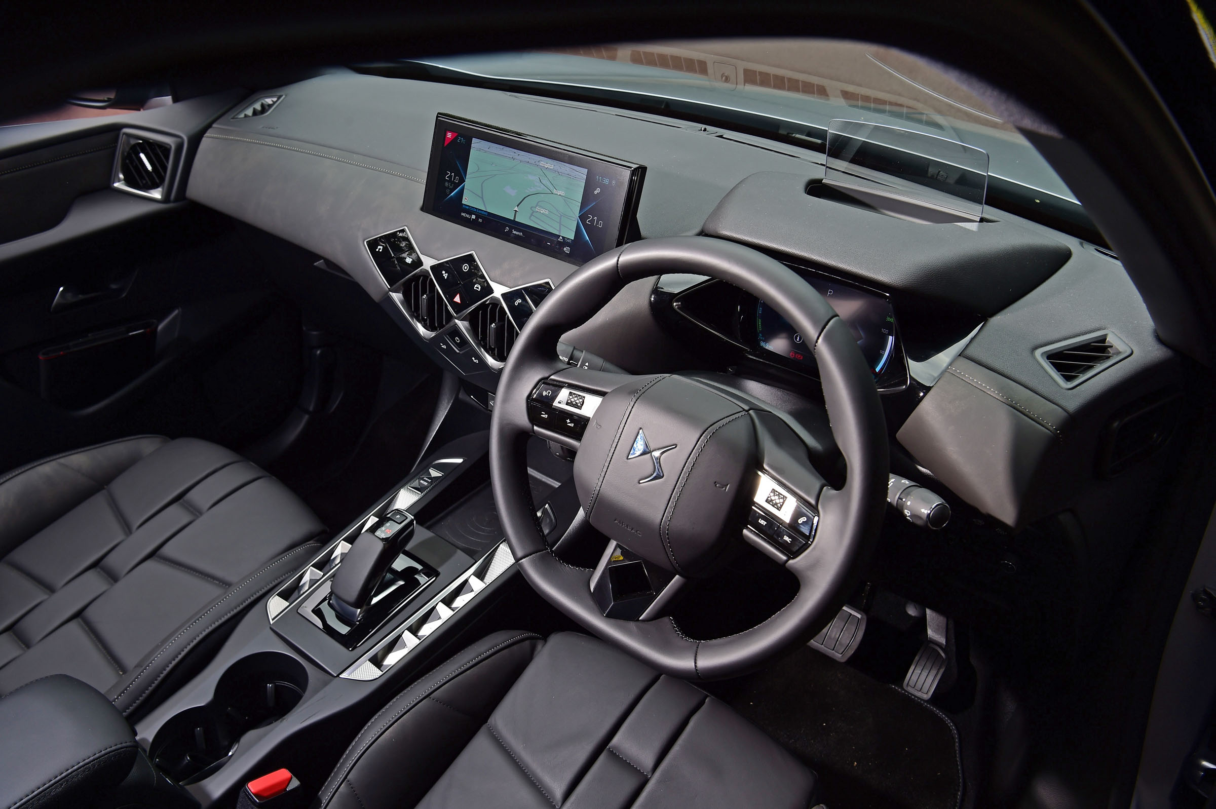 Zum modeljahr 2021 erhält der mazda 6 ein wenig feinschliff und bringt mit dem sondermodell homura exklusive ausstattungsmerkmale in die . DS 3 Crossback E-TENSE interior & comfort | DrivingElectric