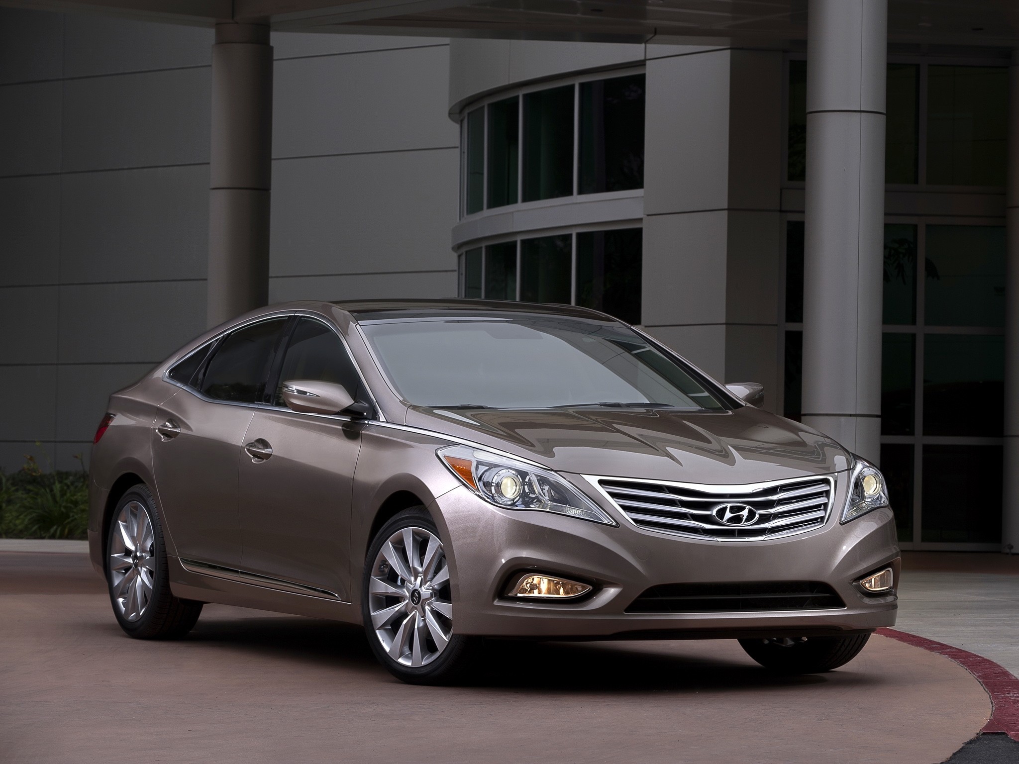The first generation sonata, which was introduced in 1985, was a facelifted hyundai stellar with an engine upgrade, and was withdrawn from the market in two years due to poor customer reaction. HYUNDAI Azera specs - 2012, 2013, 2014, 2015, 2016, 2017