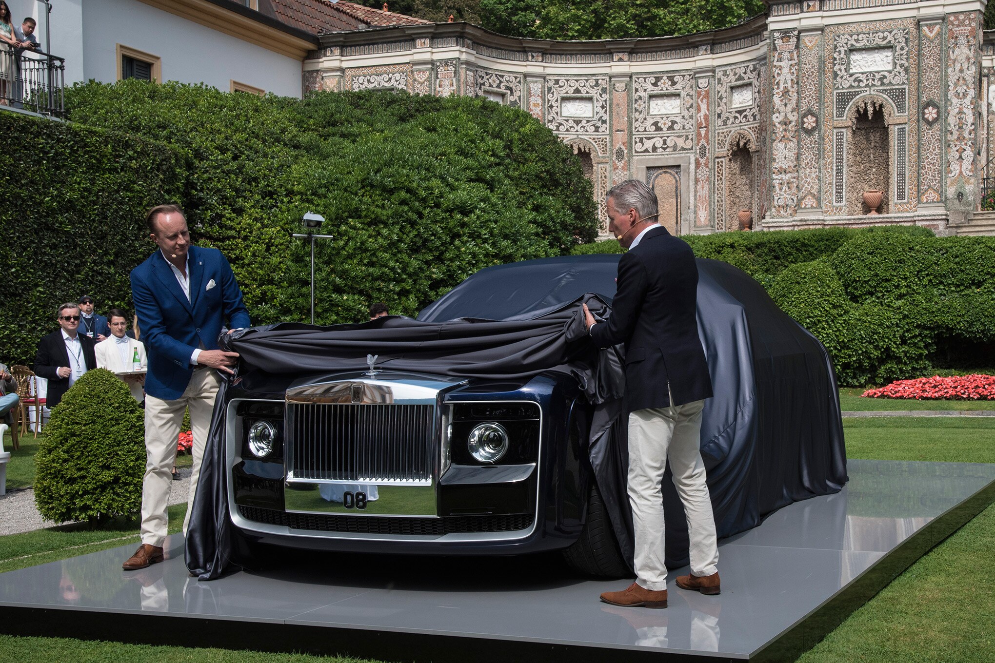 Try your hand at the poker of dice games, roll your dice and look for pairs, 3 of a kinds, full houses and straights. Rolls-Royce Sweptail Brings Ultra-Luxe Coach-Building Into